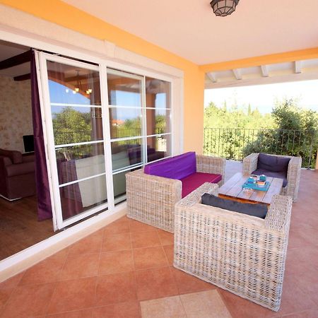 Lovely Villa With Pool, Wellness And Fenced Garden Rakalj Buitenkant foto